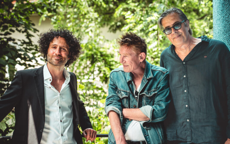 Pedro Lenz, Simon Ho & Jonatan Blaty «Mit Linggs» | Foto Fabian Rölli