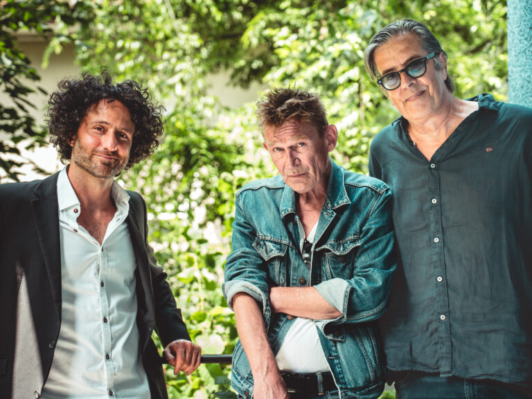 Pedro Lenz, Simon Ho & Jonatan Blaty «Mit Linggs» | Foto Fabian Rölli